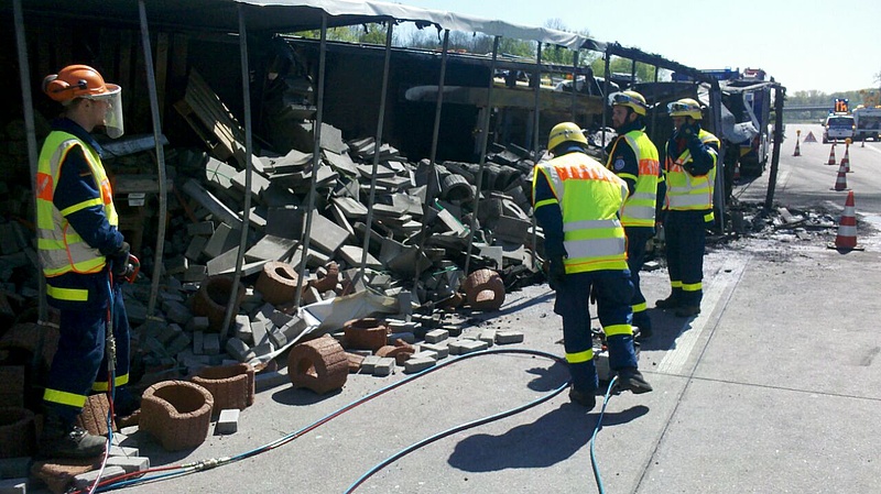 Thw Ov Achern Lkw Unfall Auf Der Bab